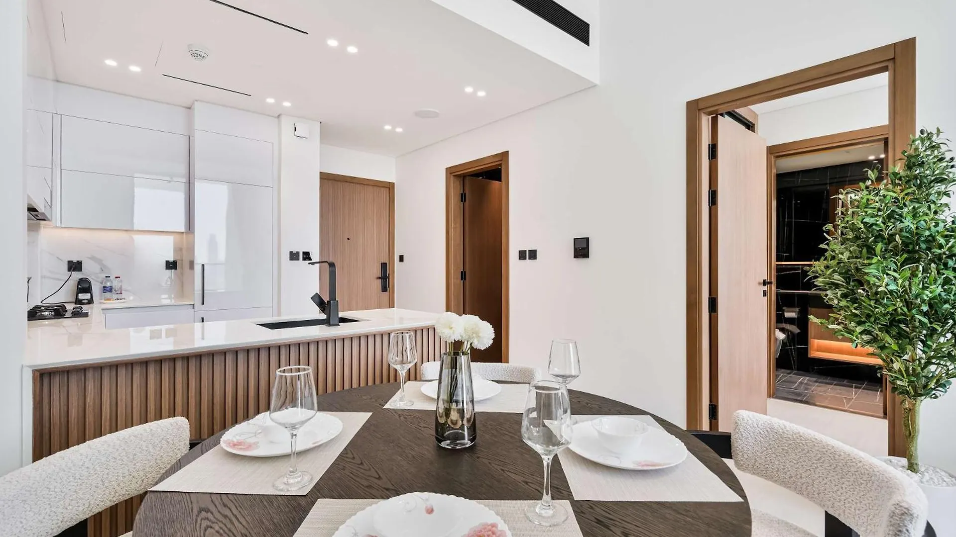Pvh - Elegant 1Br In Binghatti House Dubai Apartment